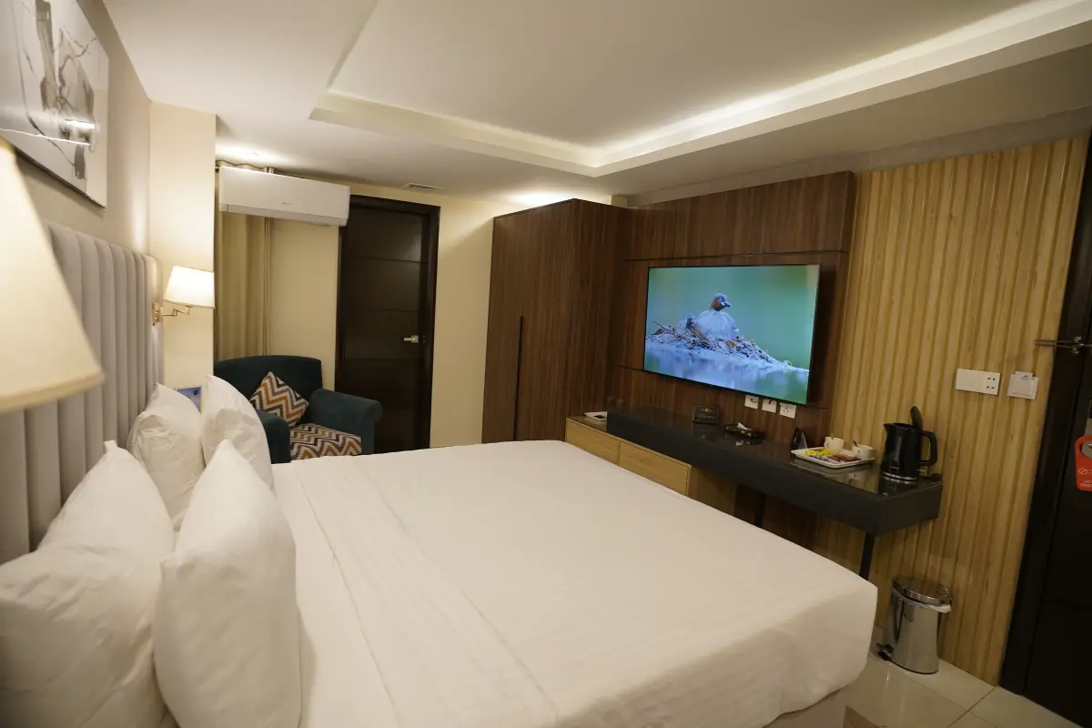 Standard Queen Room
